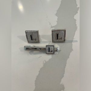 Swank personalized L tie clip and cuff links
